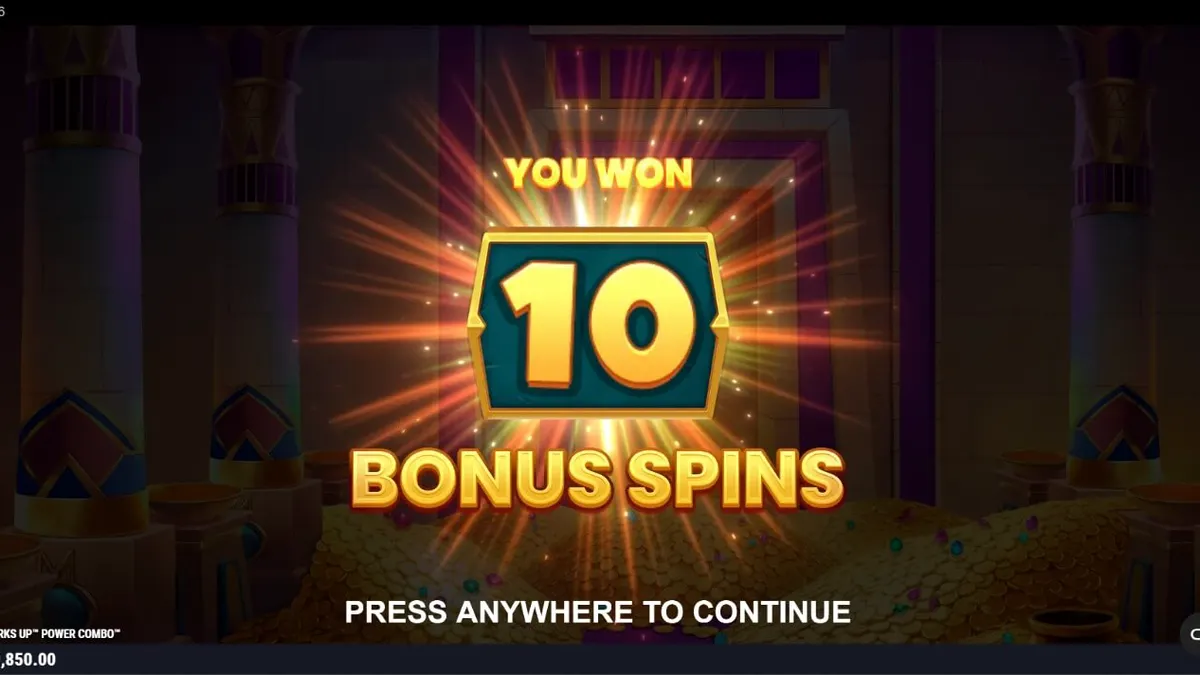 Tampilan visual slot Mummy Mania Perks Up Power Combo dengan tema mumi Mesir yang penuh warna